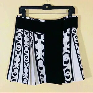 Diane Von Furstenberg Black/White Pleated Geometric Thick Band Lined Mini Skirt